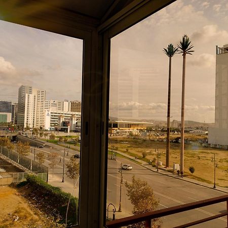 Nouveau Appartement Au Plein Centre Ville En Face Hilton & La Gare De Train Tgv M2 Tangier Exterior photo
