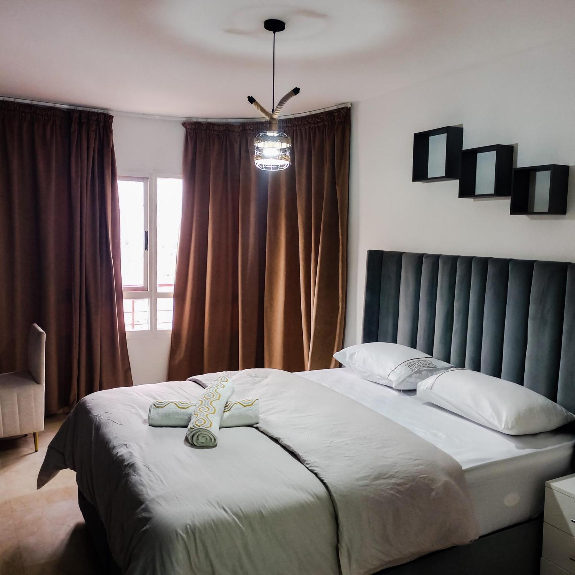 Nouveau Appartement Au Plein Centre Ville En Face Hilton & La Gare De Train Tgv M2 Tangier Exterior photo