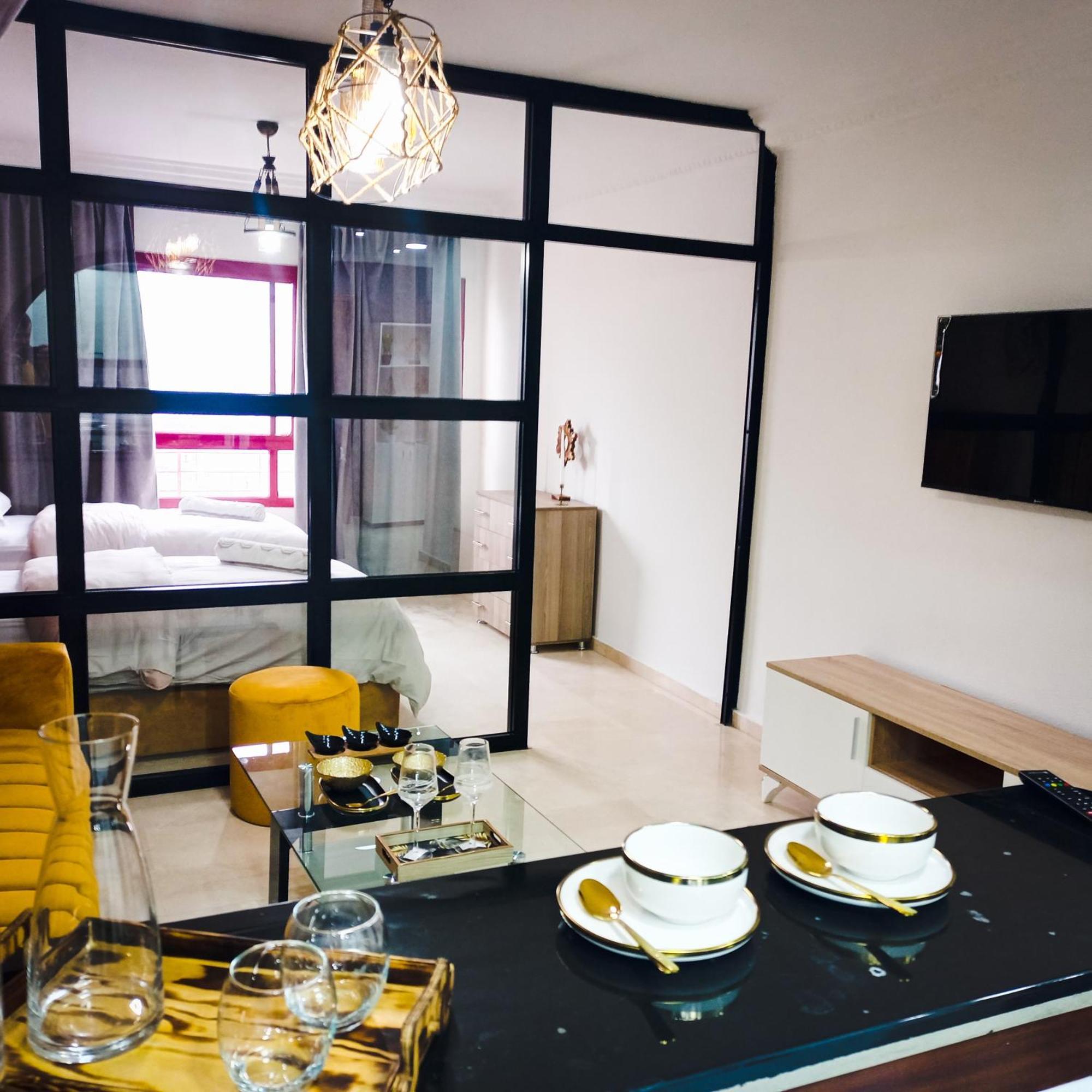 Nouveau Appartement Au Plein Centre Ville En Face Hilton & La Gare De Train Tgv M2 Tangier Exterior photo