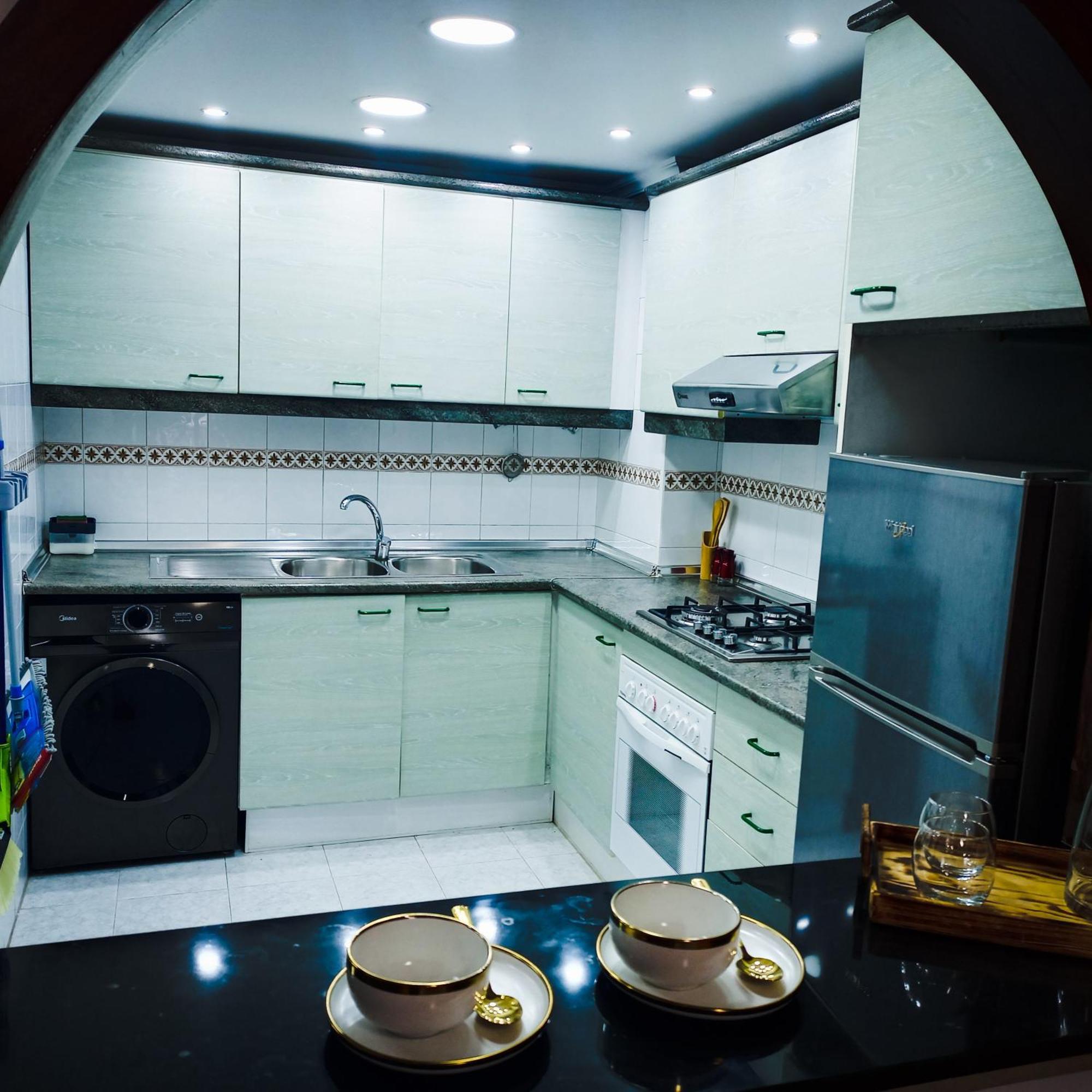 Nouveau Appartement Au Plein Centre Ville En Face Hilton & La Gare De Train Tgv M2 Tangier Exterior photo